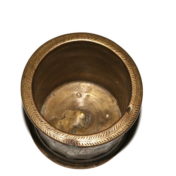 Vintage brass wide heavy candle stand engraved animals peacock elephant - Picture 3 of 8